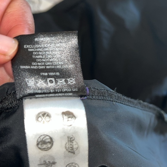 Los Angeles Lakers Casual Shorts Size Large. Excellent Condition - Picture 9 of 9